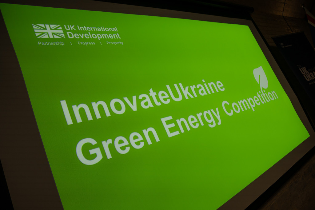 Innovate Ukraine green banner